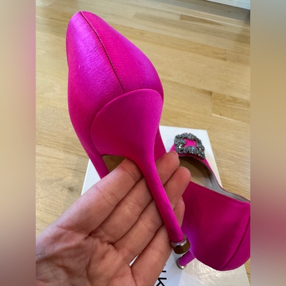 Manolo Blahnik Hangisi Silk Pumps size 36 - Picture 7 of 16